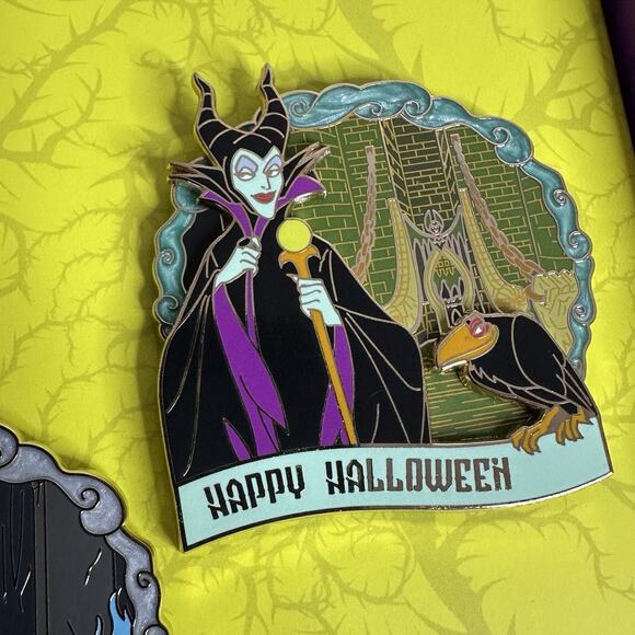 Disney Halloween Villains Lairs 5 Pin Box Set LE 1500 Ursula Hades Maleficent - Picture 8 of 9